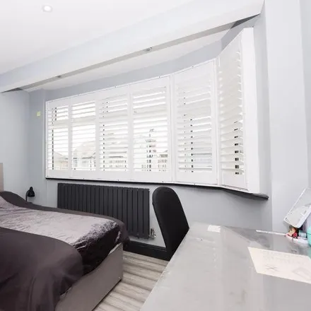 Rent this 1 bed room on Alderney Gardens in London, UB5 5BT