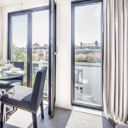 Rent this 2 bed apartment on 7 Onslow Square in London, SW7 3NN