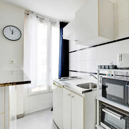 Image 9 - 70 Rue de Lévis, 75017 Paris, France - Apartment for rent