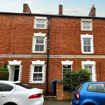 Buy this 5 bed townhouse on Bath Road in Banbury, OX16 0TR