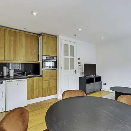 Image 8 - 40-44 Newman Street, East Marylebone, London, W1T 1AR, United Kingdom - Apartment for rent
