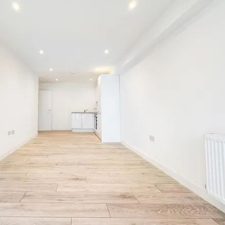 Image 5 - Gaumont Approach, Watford, WD17 1LJ, United Kingdom - Apartment for rent