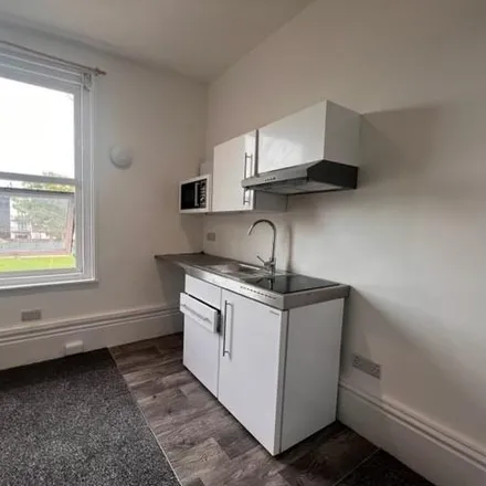 Rent this studio apartment on 15 in 17 Elphinstone Road, Portsmouth