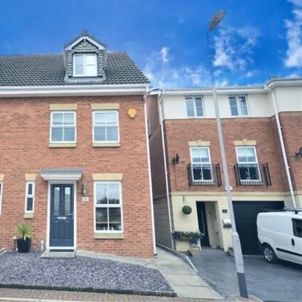 Buy this 3 bed townhouse on 11 Mill View in Wrenthorpe, WF2 9UA