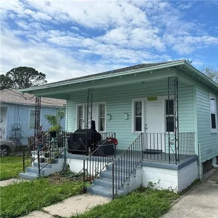 Image 1 - 1732 Lesseps Street, New Orleans, LA 70117, USA - House for sale