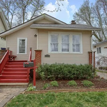 Rent this 2 bed house on 736 Gardenia Ave in Royal Oak, Michigan