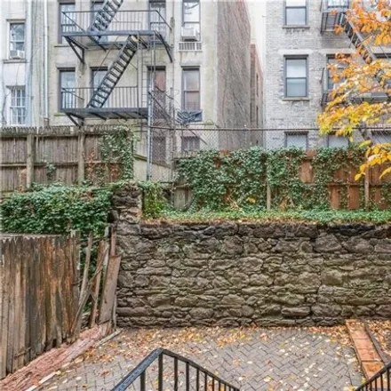Image 2 - 410 East 73rd Street, New York, NY 10021, USA - Apartment for sale