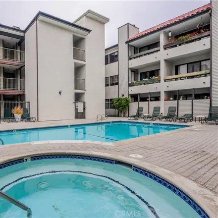 Buy this 1 bed condo on 1903 Temple Avenue in Signal Hill, CA 90755