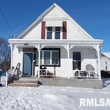Buy this 4 bed house on 450 East Pierce Street in Macomb, IL 61455