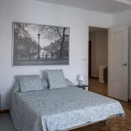 Rent this 5 bed room on Carrer de Sant Josep de Calassanç in 26, 46008 Valencia