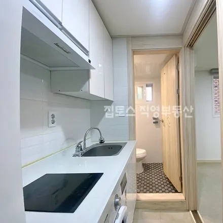 Rent this studio apartment on 서울특별시 관악구 봉천동 1525-19