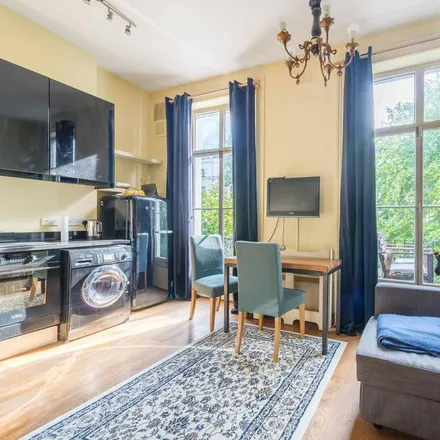 Rent this studio apartment on 13 Bridstow Place in London, W2 5BH
