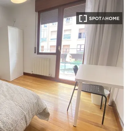 Rent this 3 bed room on Santutxu kalea in 15, 48004 Bilbao