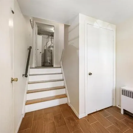 Image 4 - 104-B Maple St, New York, 10520 - Townhouse for sale