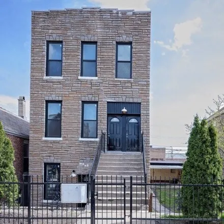 Buy this 6 bed house on 2141 West Coulter Street in Chicago, IL 60608