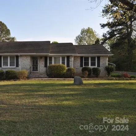 Buy this 3 bed house on 464 Briarcliff Circle in Chester County, SC 29706