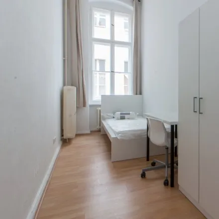 Rent this 3 bed room on Potsdamer Straße 106 in 10785 Berlin, Germany