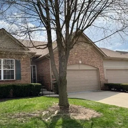 Buy this 3 bed condo on 327 Winslow Circle in Commerce Charter Township, MI 48390
