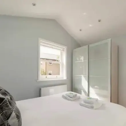 Rent this 3 bed house on Cambridge in CB1 1DT, United Kingdom