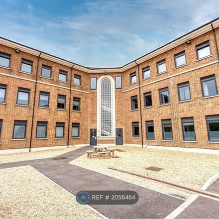 Image 9 - Moat Primary School, Juniper Avenue, Gloucester, GL4 6AP, United Kingdom - Apartment for rent
