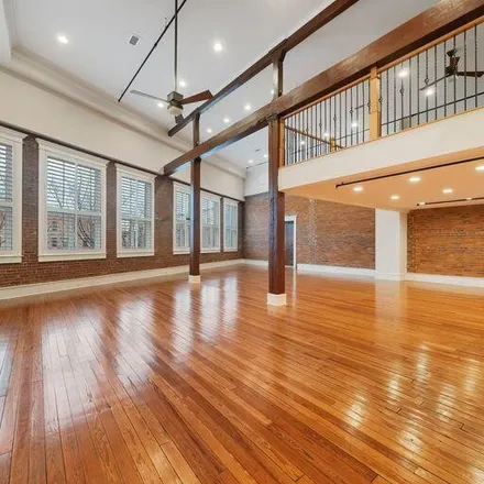 Rent this 3 bed loft on Comfort Skateshop in 1467 Market Street, Chattanooga