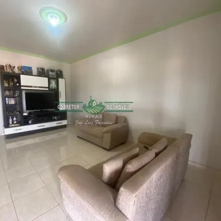 Buy this 3 bed house on Avenida Doutor Fidelis in Centro, Uberaba - MG