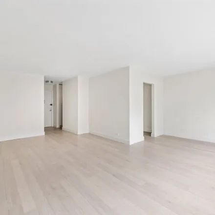 Image 2 - 165 W End Ave Apt 12g, New York, 10023 - Apartment for sale