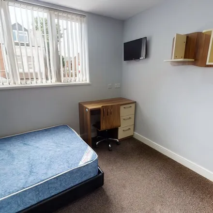 Rent this 8 bed apartment on 170 Tiverton Road in Selly Oak, B29 6BU