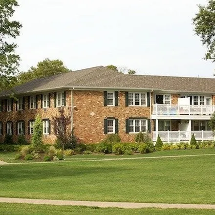 Image 3 - Lynbrook South Middle School, Lakeview Drive, Hewlett, NY 11557, USA - Apartment for rent