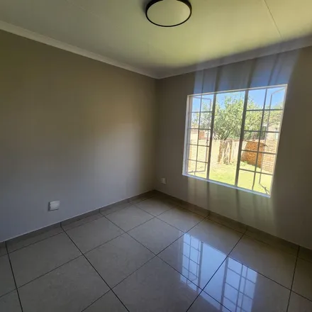 Image 2 - Albertyn Street, Vorna Valley, Midrand, 1686, South Africa - Townhouse for rent