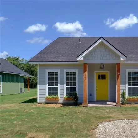 Buy this 3 bed house on 507 E 8th St in Kemp, Texas