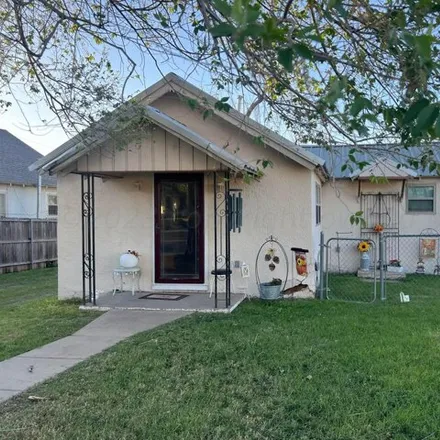 Buy this 1 bed house on 564 South 2nd Street in Canadian, TX 79014