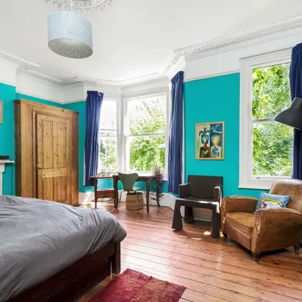 Rent this 5 bed apartment on 104 St George's Avenue in London, N7 0HE