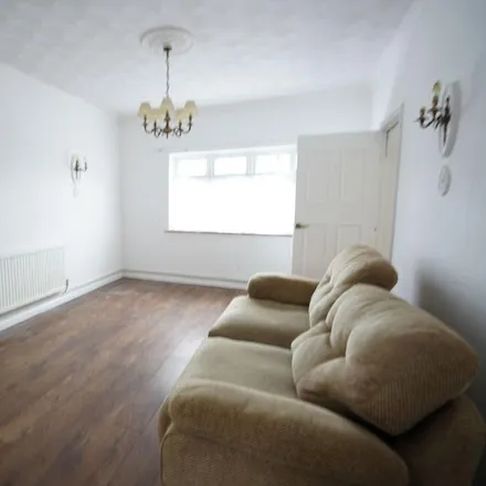 Image 3 - Clockhouse Lane, South Ockendon, RM16 5UR, United Kingdom - House for rent