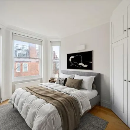 Image 5 - Burton Court, 1-49 Franklins Row, London, SW3 4TA, United Kingdom - Apartment for rent