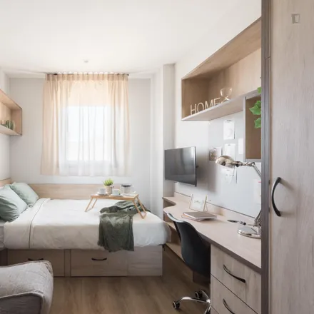 Rent this 184 bed apartment on Calle del Cristo de la Guía in 28032 Madrid, Spain