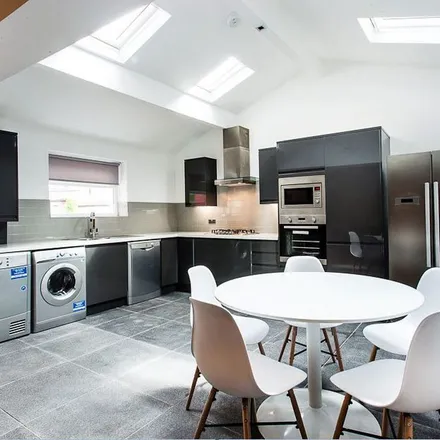 Rent this 5 bed apartment on 22 Norwood Road in Leeds, LS6 1DX