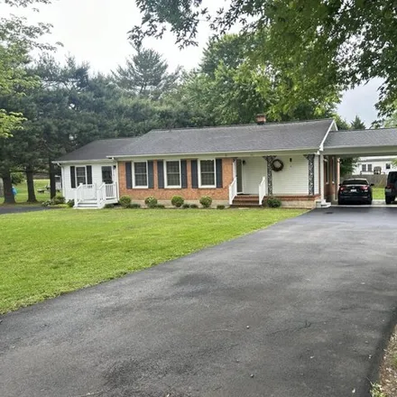 Buy this 3 bed house on 923 McCulloch Street in Glasgow, Rockbridge County