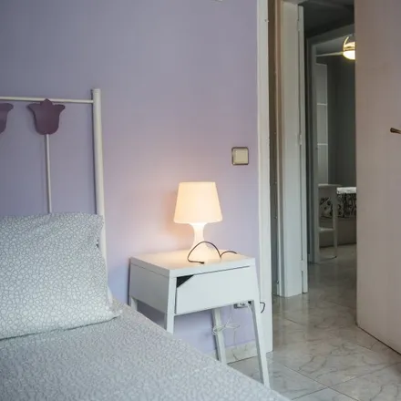 Rent this 3 bed room on 293 - Petrarca 44 in Carrer de Petrarca, 08001 Barcelona