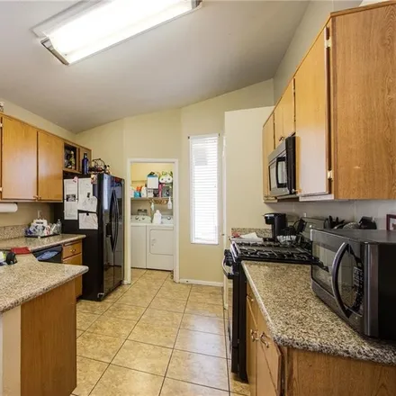 Image 5 - 431 Yarnell Drive, North Las Vegas, NV 89031, USA - House for sale