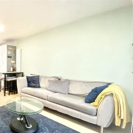 Image 2 - 38 Kenavon Drive, Reading, RG1 3DH, United Kingdom - Apartment for rent