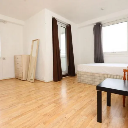 Rent this 3 bed apartment on Tate House in Mace Street, London