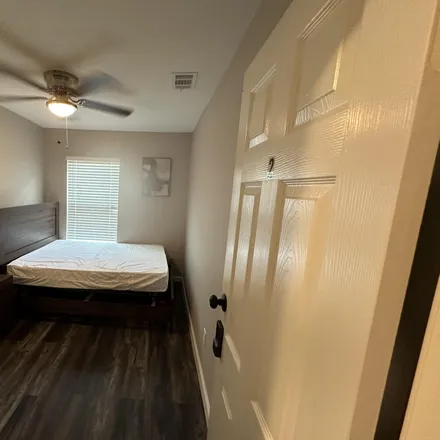 Rent this 1 bed room on Dallas