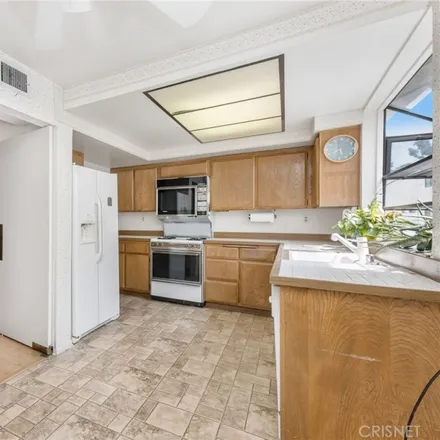 Image 7 - 18445 Hatteras Street, Los Angeles, CA 91356, USA - Townhouse for sale