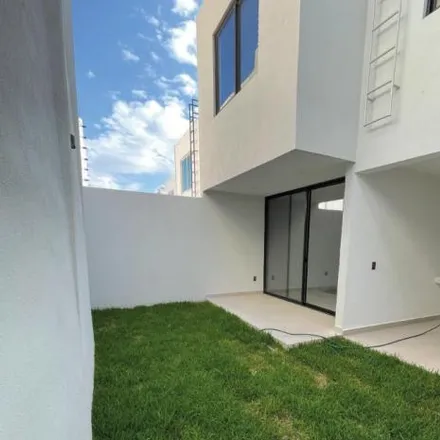 Buy this 3 bed house on Boulevard Barranca del Refugio in Leonor, 37128 León