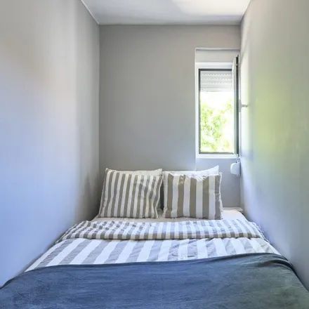Rent this 6 bed room on Parque do Vale Fundão in Rua Capitão-Mor Lopes Sequeira, 1950-053 Lisbon