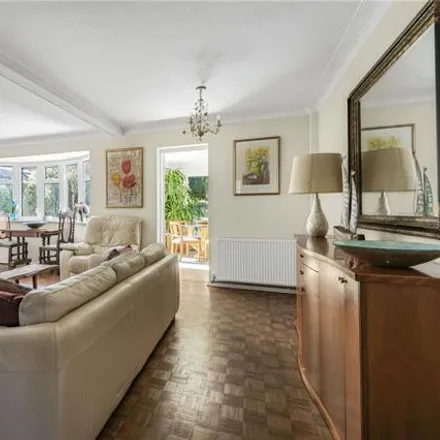 Image 7 - Woodland Drive, Hove, BN3 6DH, United Kingdom - House for sale