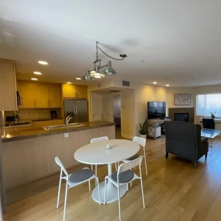 Rent this 1 bed house on Grand Canal Walk in Los Angeles, CA 90292