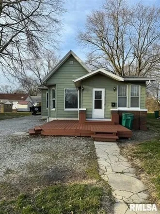 Buy this 3 bed house on 268 West Pierce Street in Macomb, IL 61455