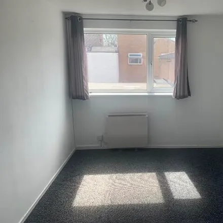 Image 2 - Gainsborough Drive, Royal Leamington Spa, CV31 1QR, United Kingdom - Apartment for sale